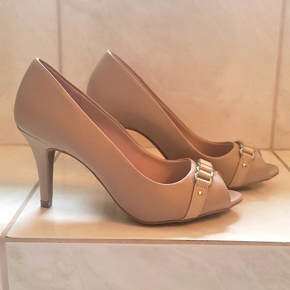 dexflex comfort Shoes - ☆ Dexflex Comfort ☆ NWOT Nude Peep Toe Heels 8W